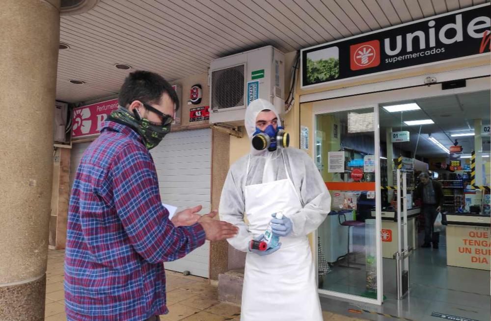 Un supermercado de Torrevieja controla el acceso de clientes con toma de temperatura corporal