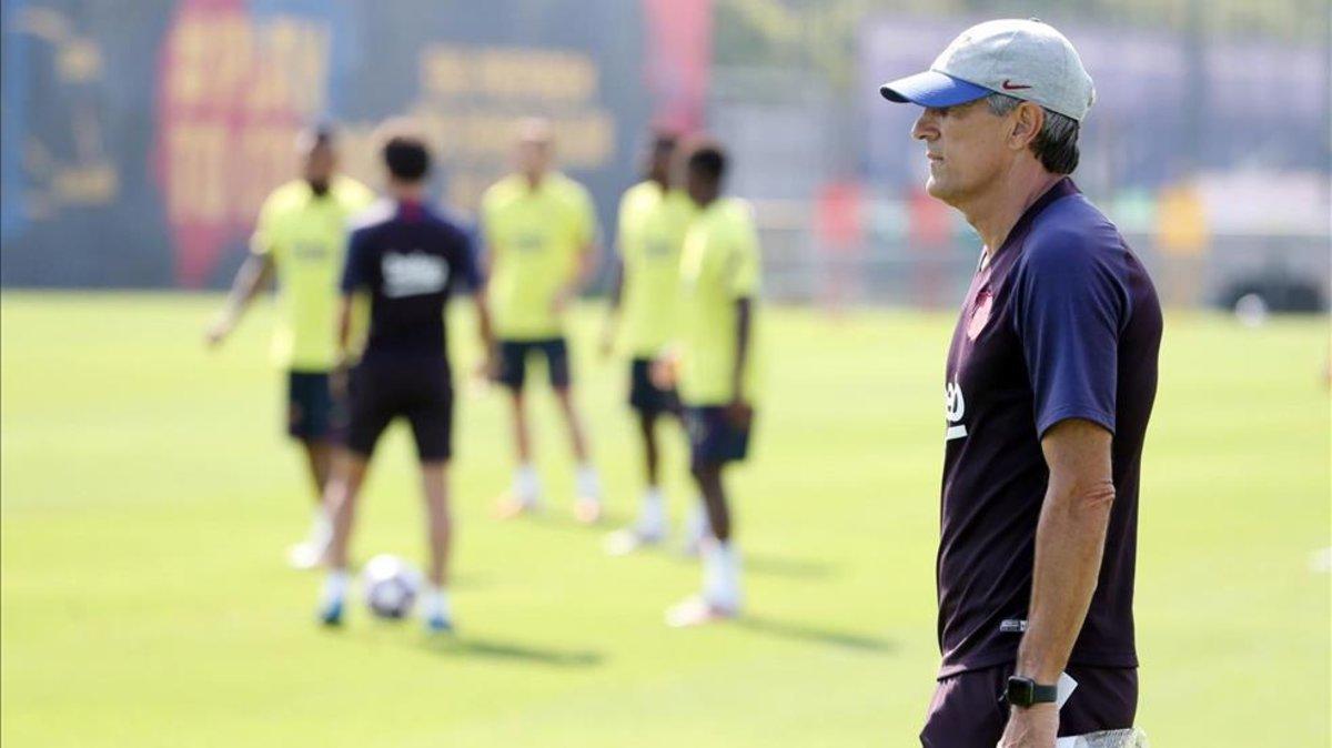 Setién, en un entrenamiento con el Barça