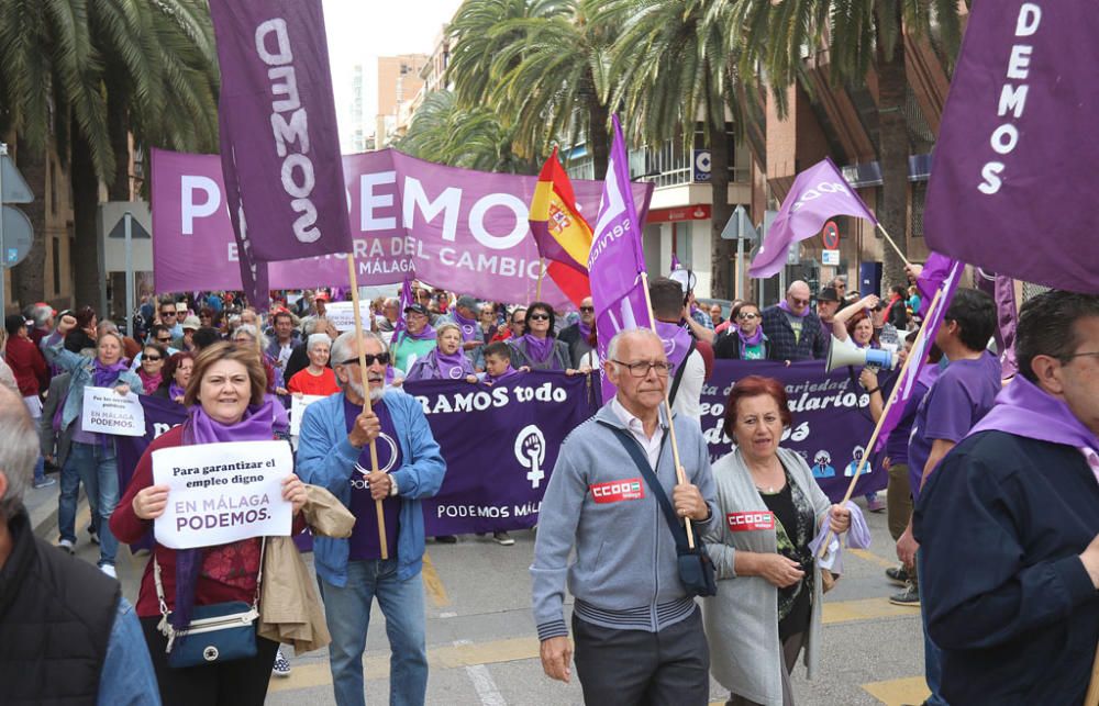 Miles de personas participan en la marcha convocada por los sindicatos para este martes, Día Internacional del Trabajo