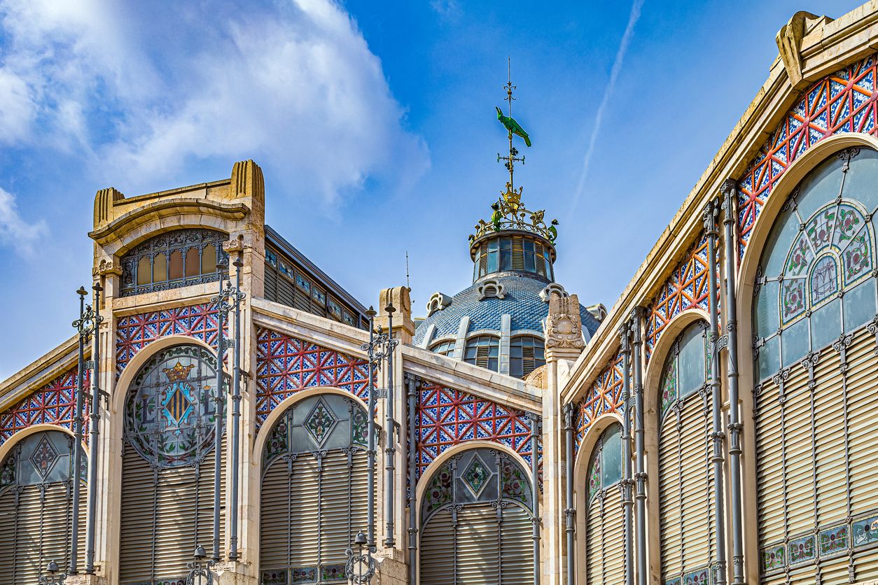 El Mercado Central, visto desde la Lonja de la Seda.