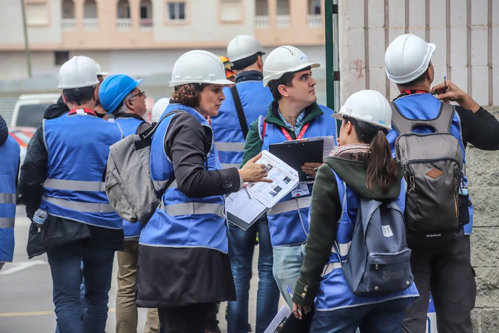 [SIN TITULO] La Generalitat realiza un gran despliegue de recursos, incluido un simulacro de una situación de pillajes en comercios tras un terremoto, helicóptero, bomberos o la intervención de la UME