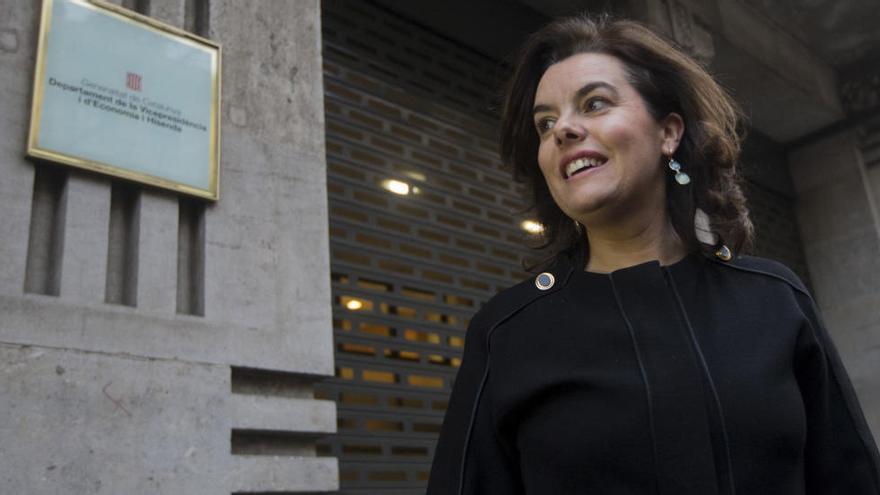 Soraya Sáenz de Santamaría, ahir, a la porta del Departament d&#039;Economia