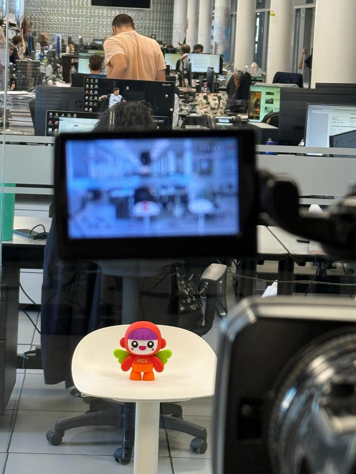 El viaje de Nica, ahora en la redacción de Levante emv