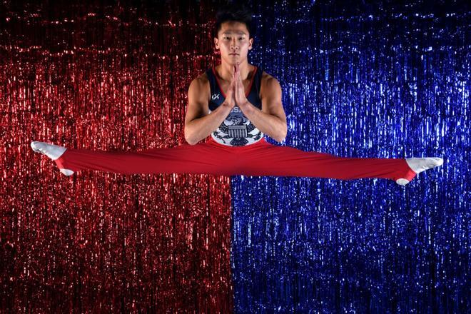 El gimnasta Yul Modauer posa para un retrato durante una sesión fotográfica del equipo olímpico de Estados Unidos para Tokio 2020 en West Hollywood, California.