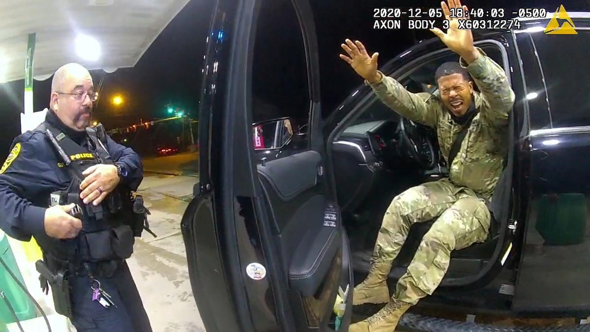 Nuevo caso de brutalidad policial en Virginia, EEUU, contra un militar negro