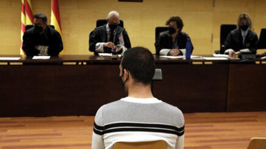 D&#039;esquenes, l&#039;acusat que va obligar una noia &quot;en estat de semiinconsciència&quot; a fer-li una fel·lació