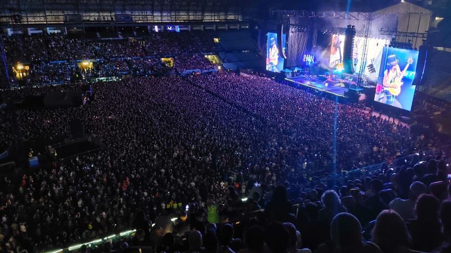 Un abarrotado estadio de Balaídos durante el histórico concierto de Guns N´Roses