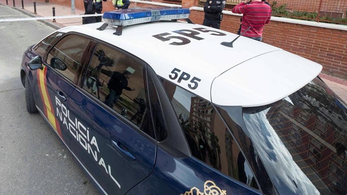 Un vehículo de la Policía Nacional, en Murcia.