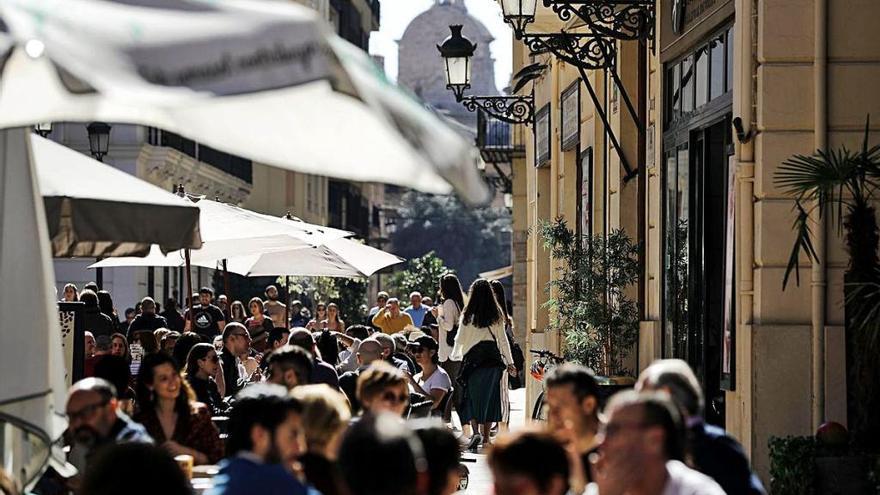 El sector de la hostelería es uno de los que más contratan trabajadores con empleo temporal.