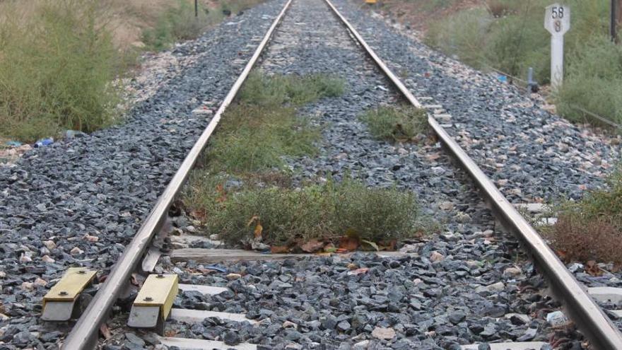 Descarrila un tren de mercancías en València y colapsa varias líneas