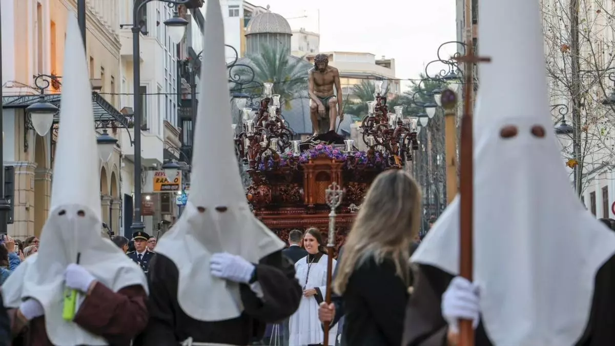 Calles cortadas al tráfico en Alicante en Semana Santa: días y horas en las que no se podrá circular ni aparcar durante las procesiones