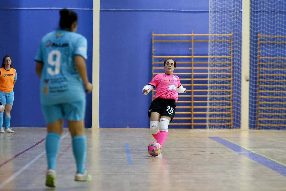 Larissa se viste de superheroína para darle un punto al San Pablo-Eivissa