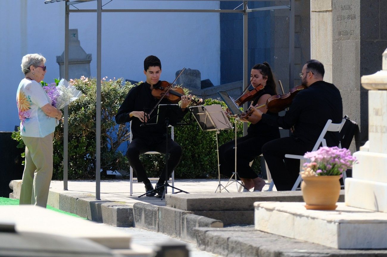 El cementerio de Vegueta, en la víspera del Día de Difuntos