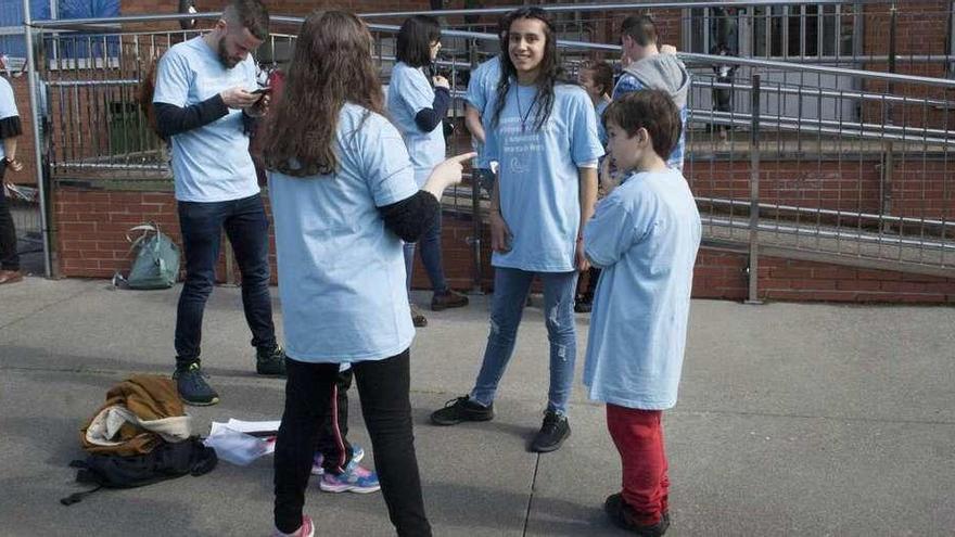 Los chavales preparan una coreografía para la canción &quot;Lo malo&quot;.