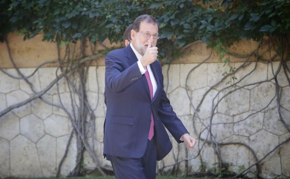 Rajoy despacha con el Rey en Marivent