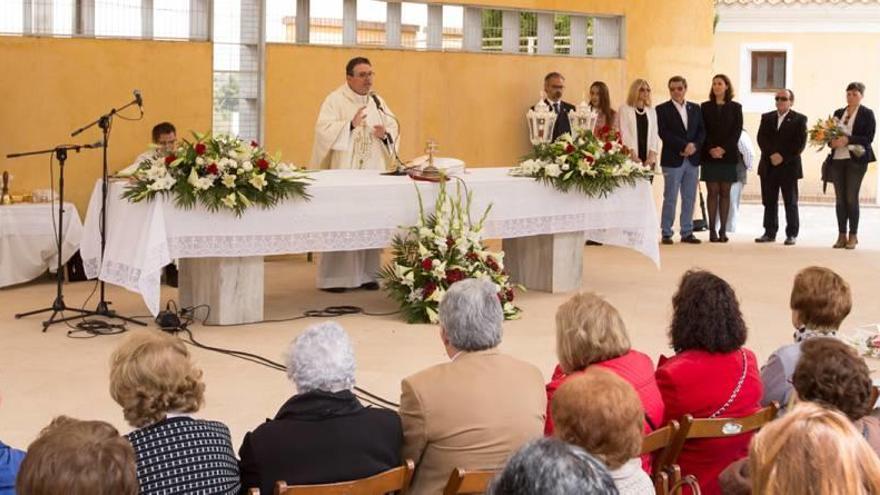 Misa en el cementerio  de Caravaca