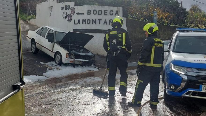 Incendio en un coche en San Mateo | LP / DLP