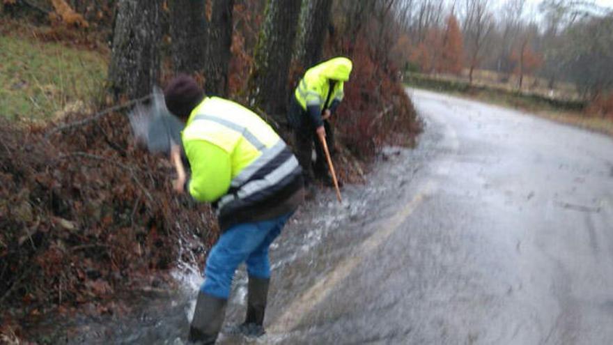 Balsas de agua y arrastres de tierra, incidencias causadas por la lluvia