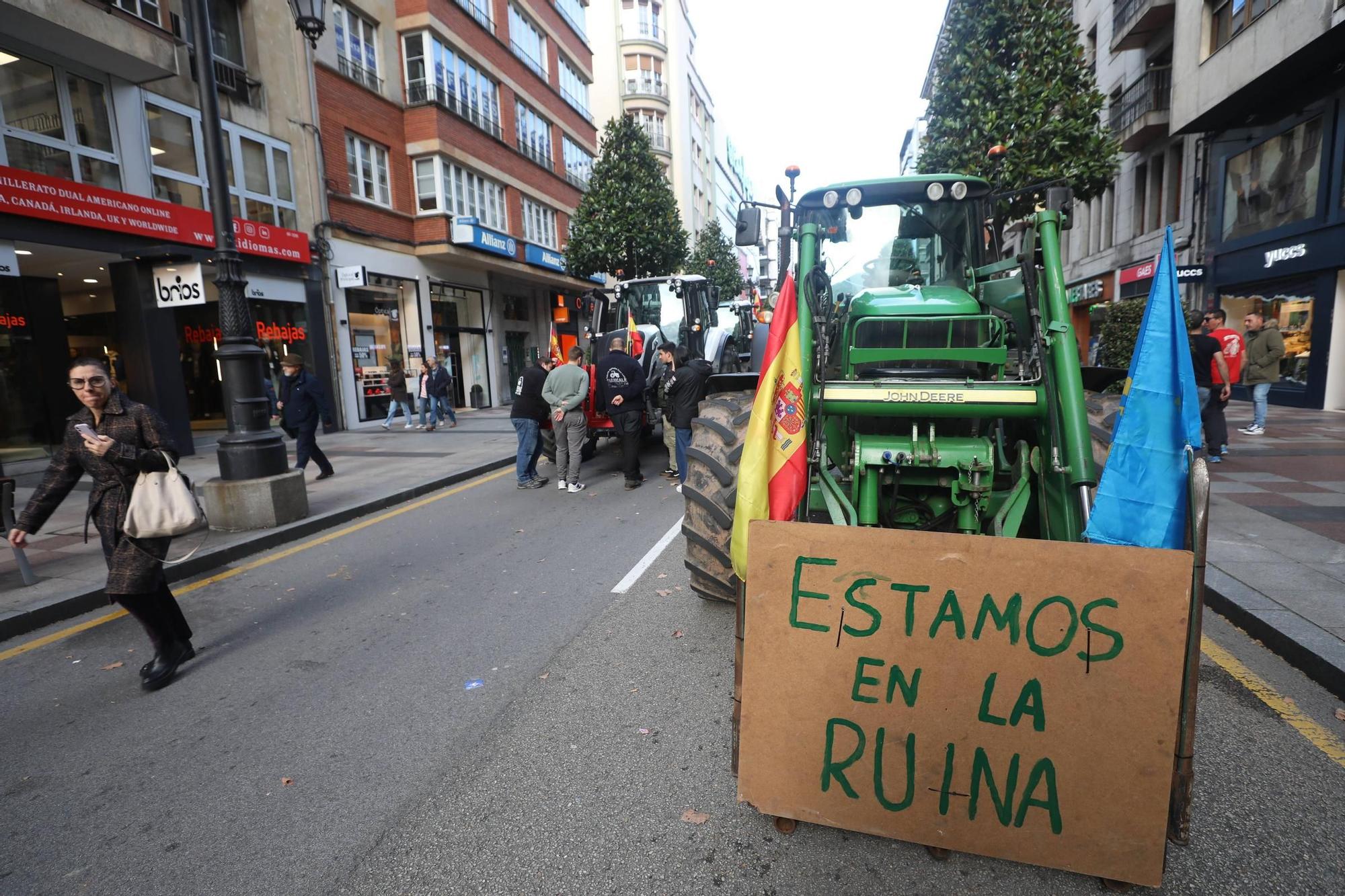 Protestas de los ganaderos y agricultores en Oviedo