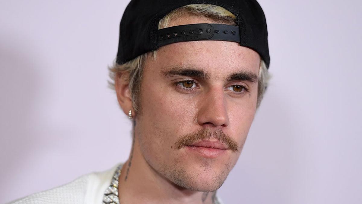 Justin Bieber, de 'baby' a cura: tienes que verlo vestido de sacerdote