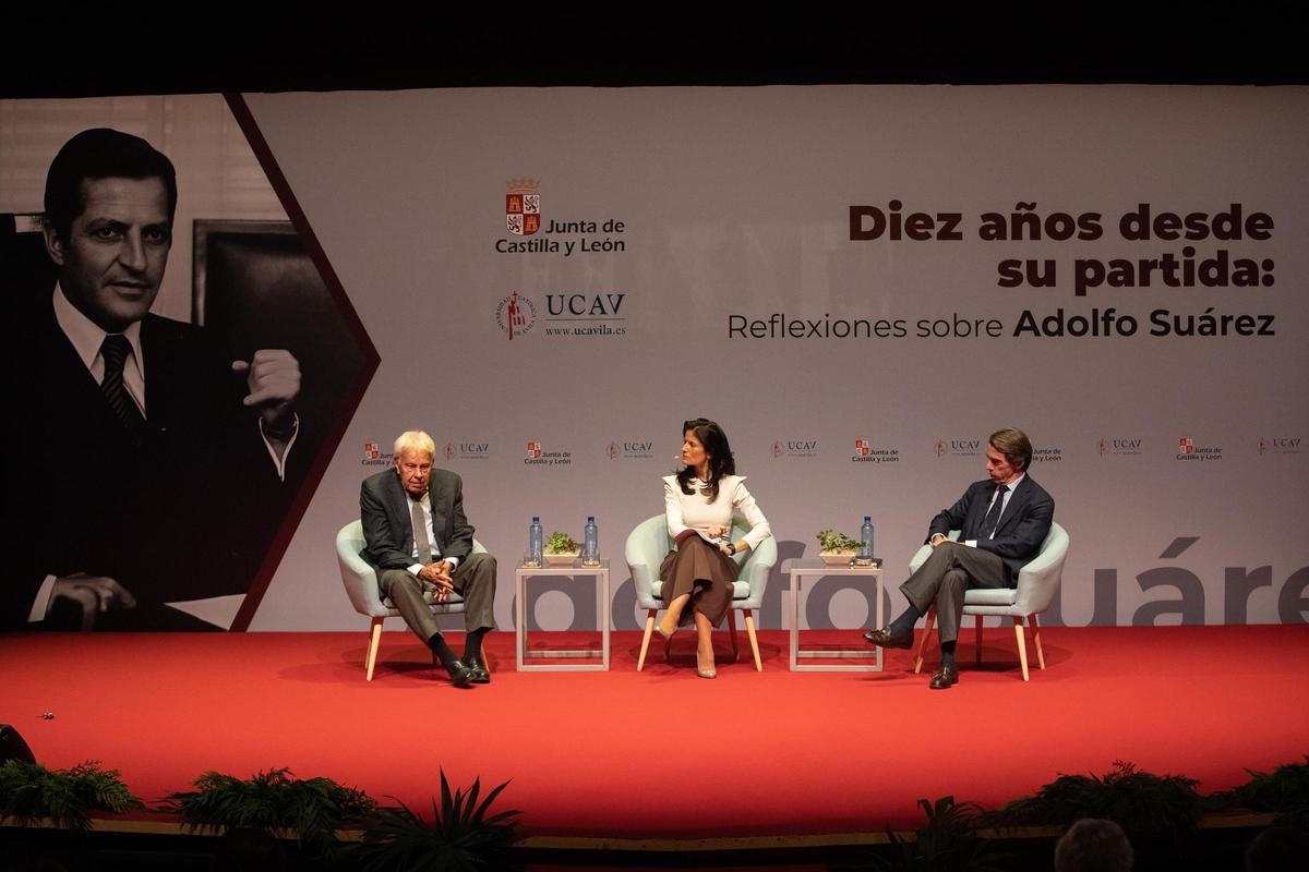 Felipe González y José María Aznar, durante la jornada sobre Adolfo Suárez en Ávila.