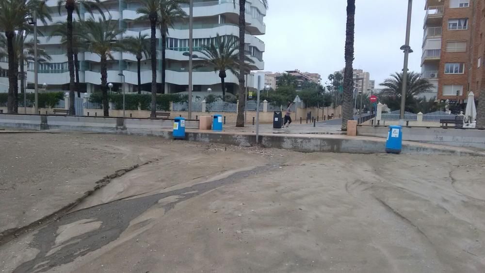 Así quedó la playa de San Juan tras el temporal de ayer