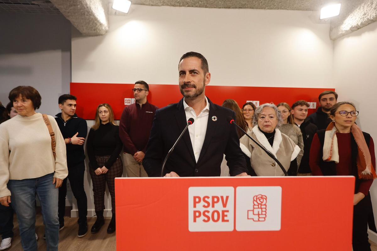 Bielsa presenta su candidatura de forma oficial en València