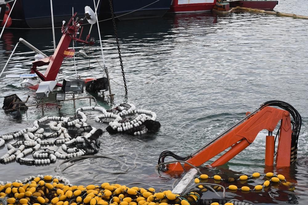 El cerquero ''Montserrat Morenita'' se hunde