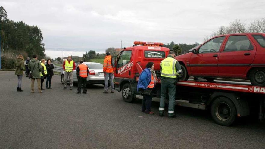 Imagen de los vehículos siniestrados, en la mañana de ayer, en Toedo. // Bernabé/Víctor Espiño