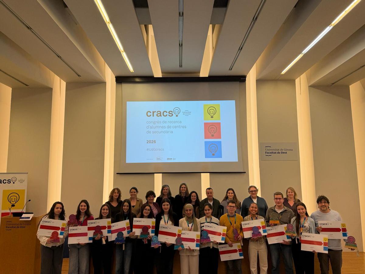 Una imatge dels premiats, el jurat i les autoritats acadèmiques