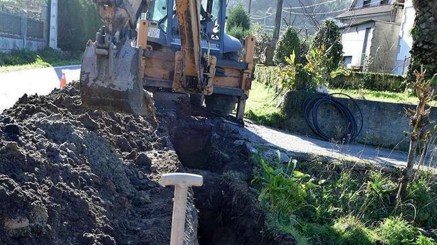 Obras de saneamiento en Martores. // FdV