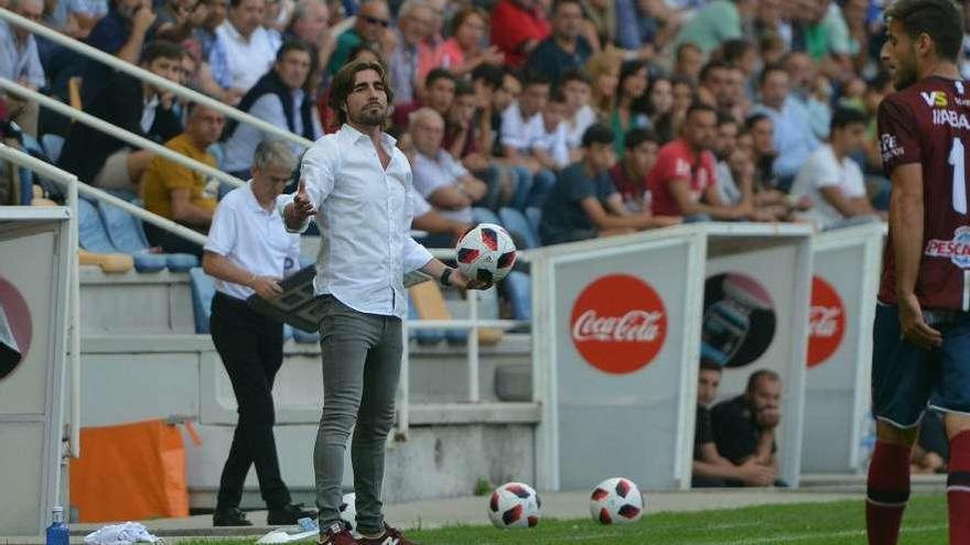 Luismi, en un momento del partido disputado ayer en Pasarón. // G.S.