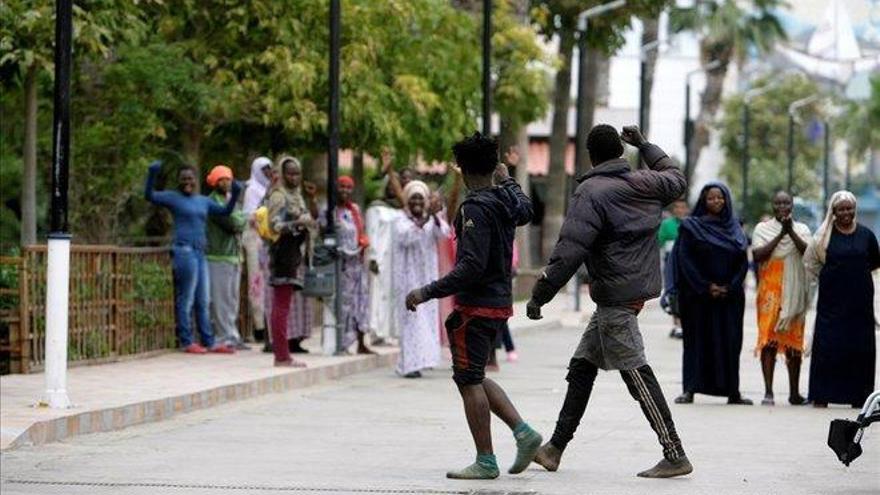 Cincuenta inmigrantes acceden a Melilla tras un salto masivo a la valla