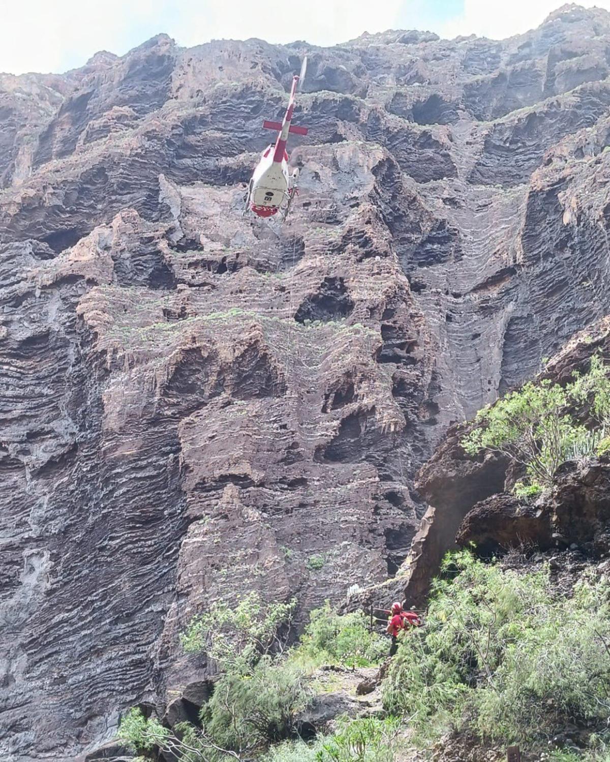 Así fue el rescate de una senderista en el barranco de Masca