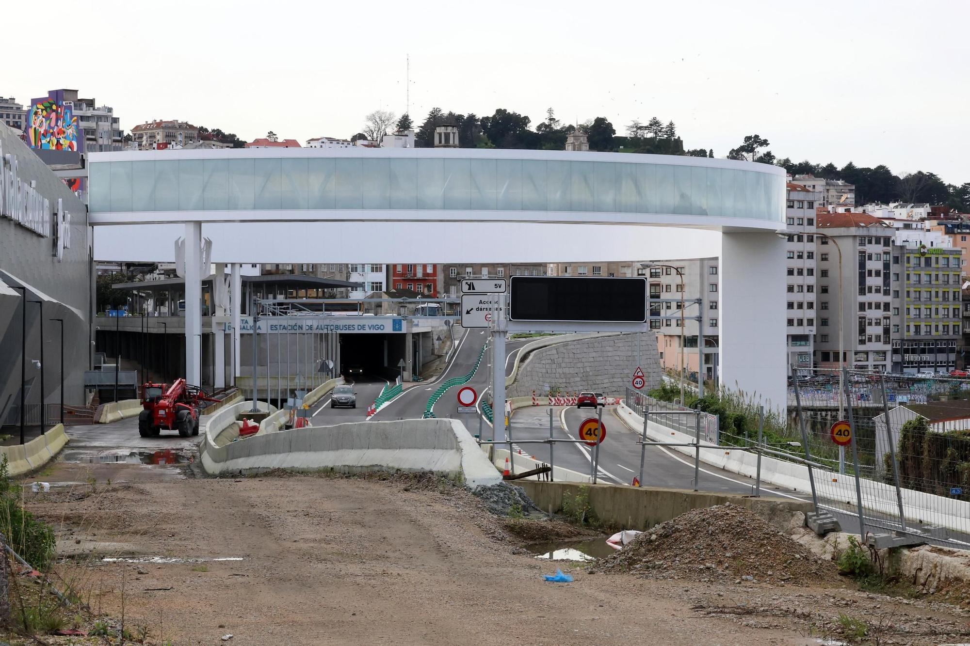 Los accesos de Vialia siguen en obras tres años después