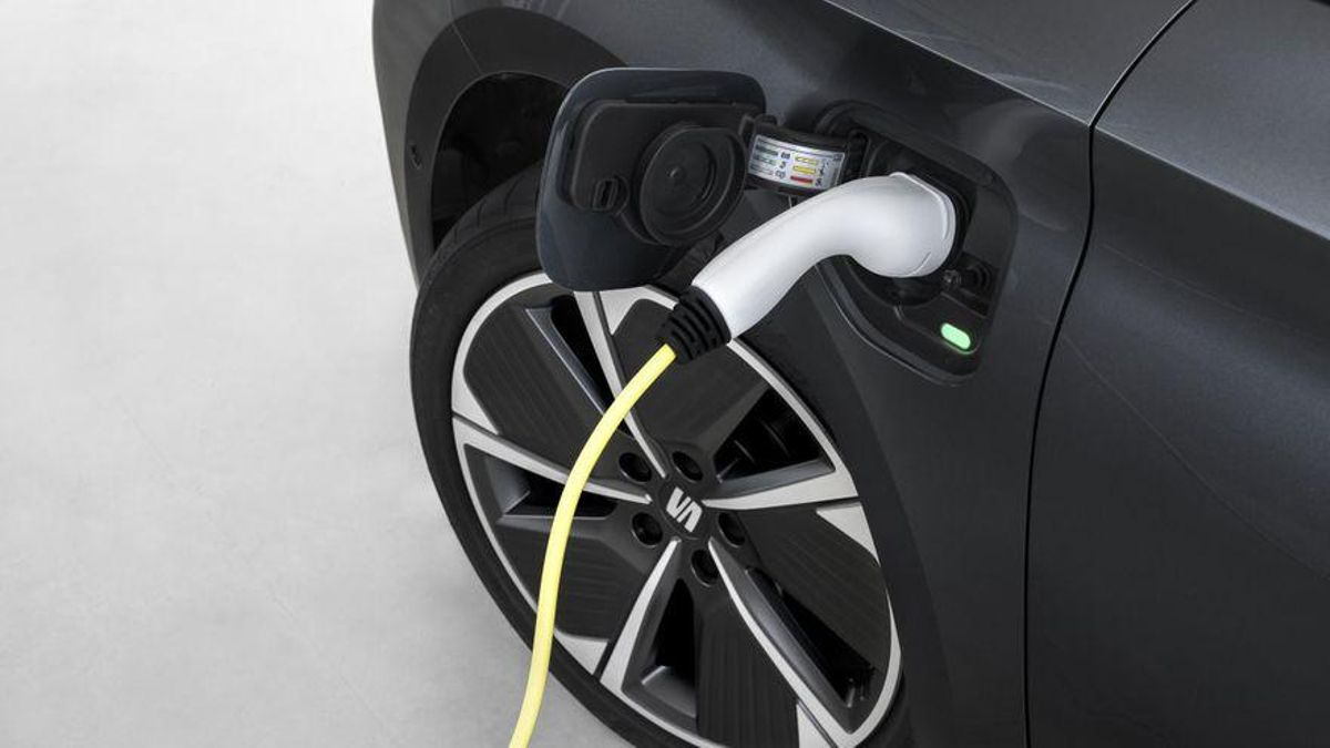 Todas las ayudas al coche híbrido que puedes recibir: del plan Moves III a los subsidios autonómicos