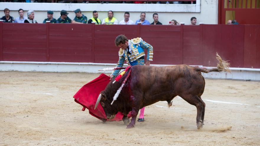 El Juli sale a hombros en Abarán tras cortar tres orejas