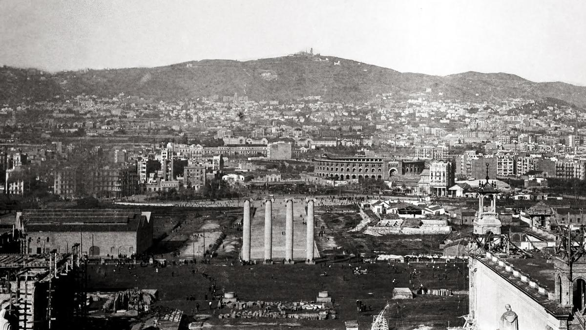 Panorámica desde el Palau Nacional de las obras en curso de la Exposición Internacional de 1929.