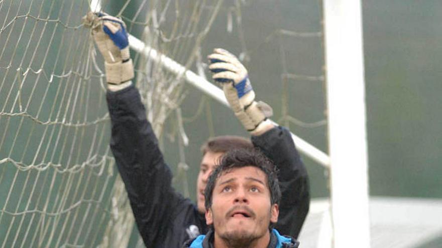 Munúa, en primer término, con Fabricio detrás. / carlos pardellas