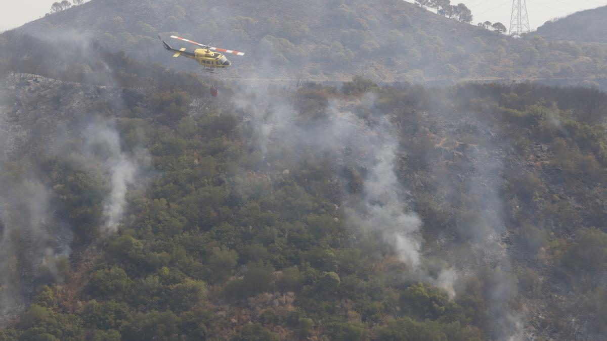 Un incendio en Sierra Bermeja provoca el desalojo de un millar personas en Estepona, Jubrique y Genalguacil