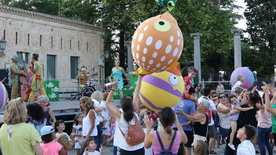 &quot;¡Que llueva, que llueva!&quot; en la plaza de la Catedral