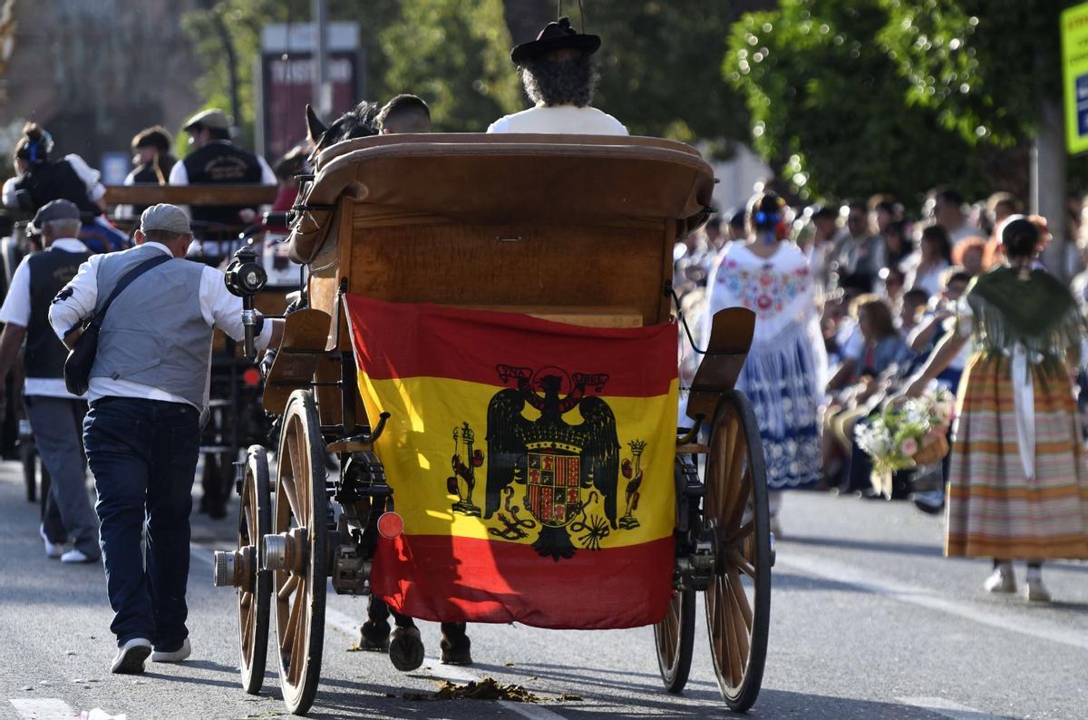 El carro con la bandera franquista visto este martes en el desfile del Bando de la Huerta de Murcia.