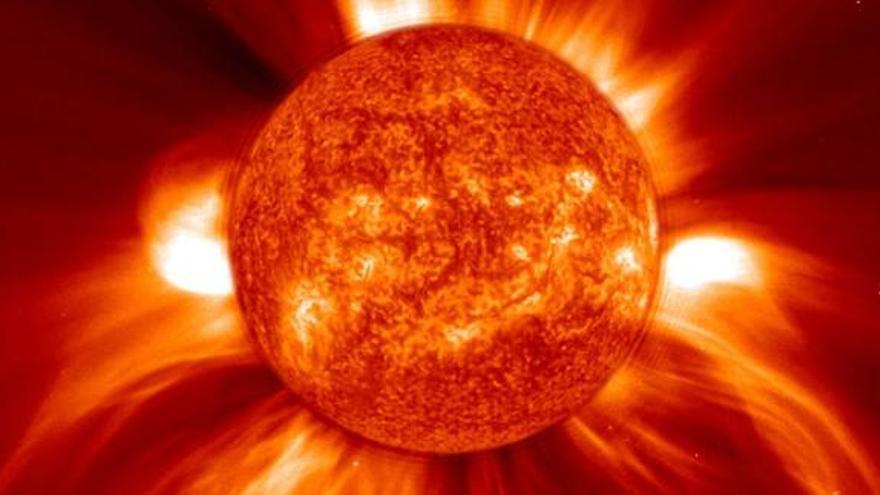 Imagen del Sol con proyecciones de plasma.