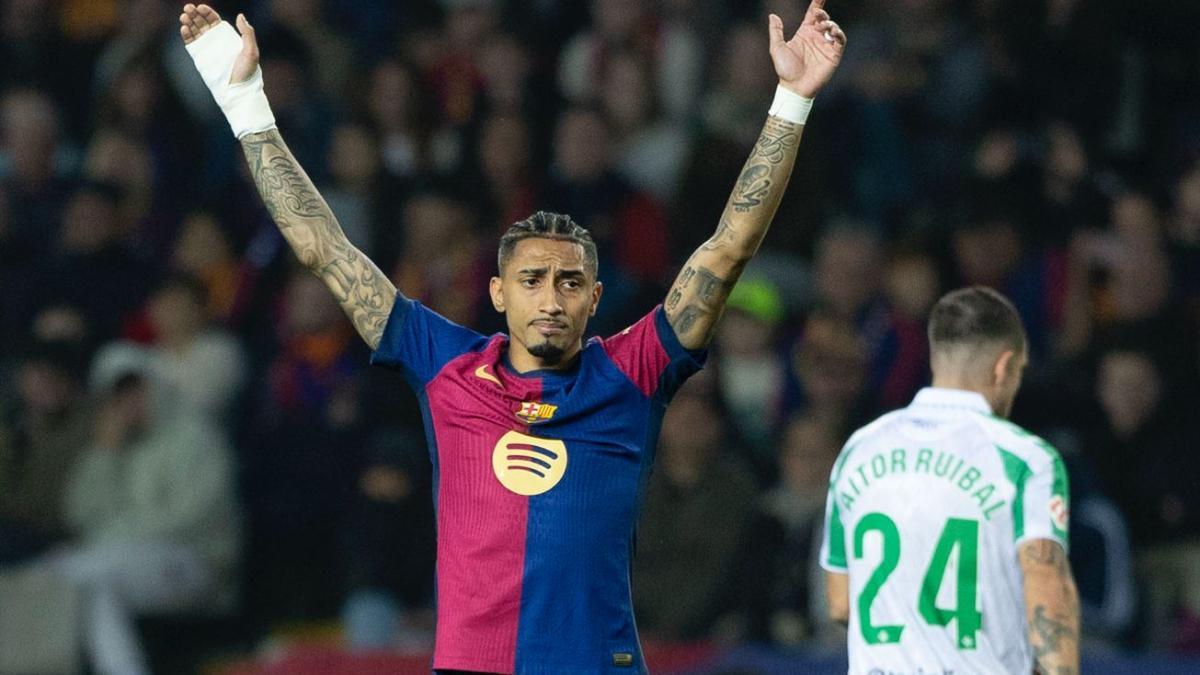 Raphinha durante el Barça - Betis de liga