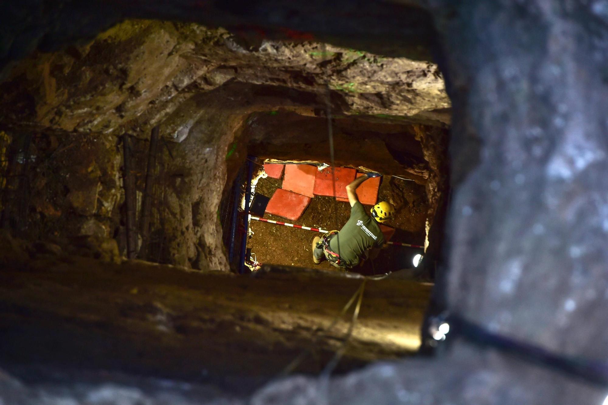 Fotogalería | Así se desarrollan los trabajos de exhumación en la mina La Paloma de Zarza la Mayor