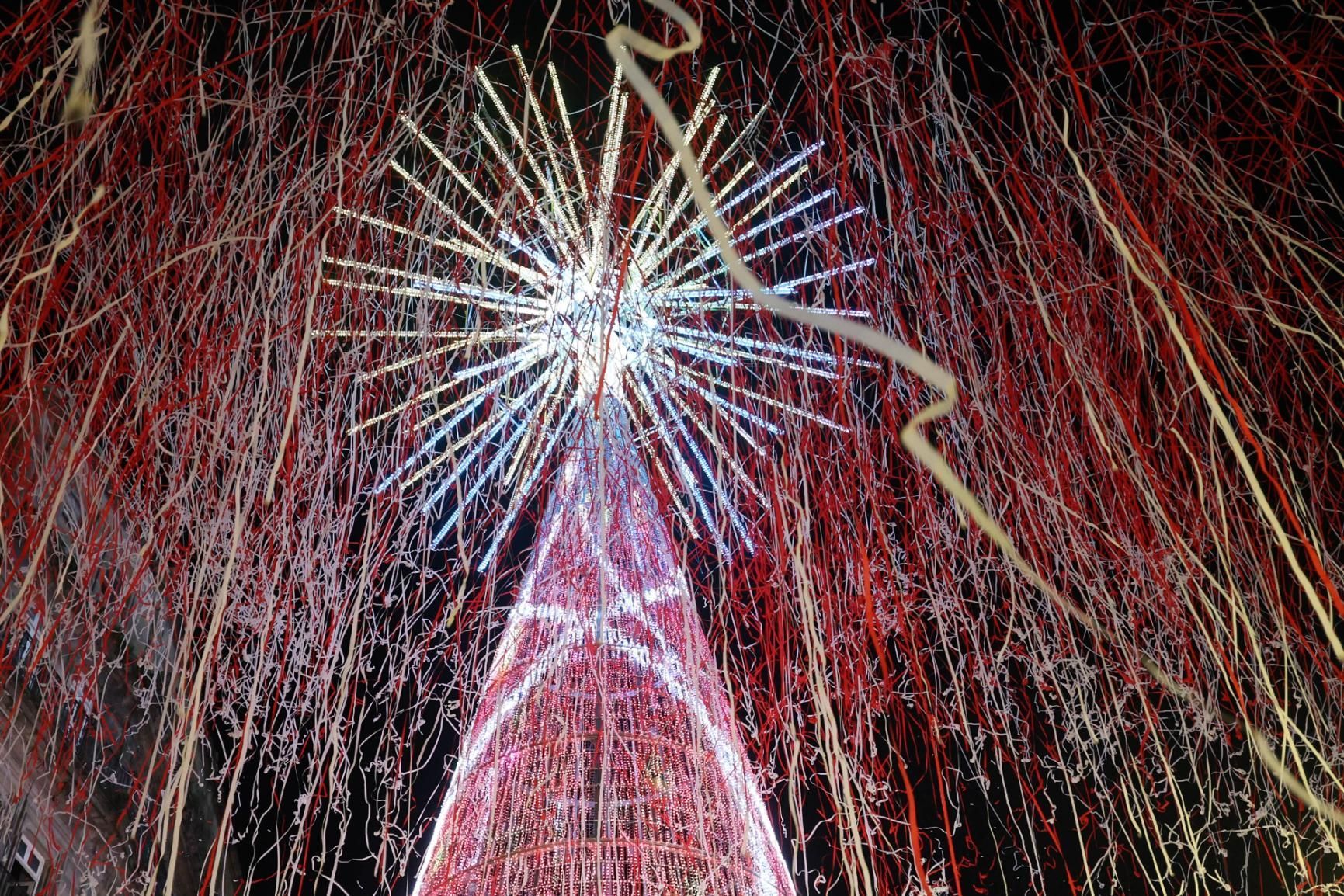 Así fue el icónico encendido de las luces de Navidad de Vigo, en poco más de dos minutos