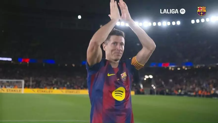 El Camp Nou se rinde a Lewandowski en una despedida inolvidable