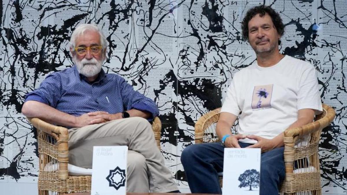 L'escriptor Vicenç Villatoro i el director editorial de l'Editorial Argestes, Xavier Serrahima, a la llibreria Ona