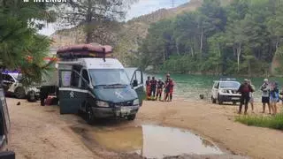 Buzos de élite de la Guardia Civil buscan a más de 50 metros de profundidad al desaparecido en Cortes de Pallás