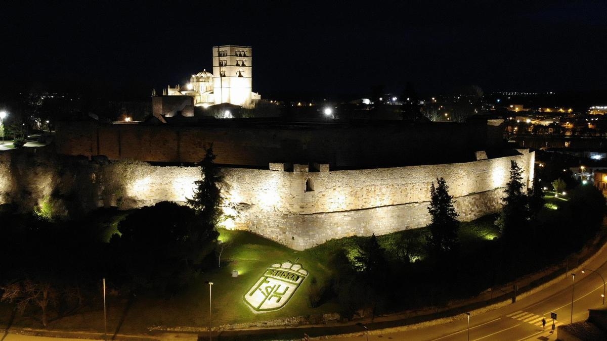 Nueva iluminación LED de la muralla de Zamora en la zona del Castillo y la Catedral